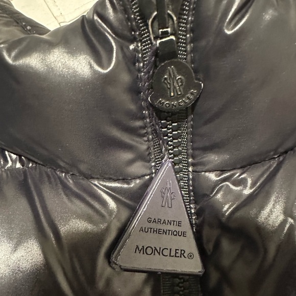 Black moncler vest - Picture 8 of 10
